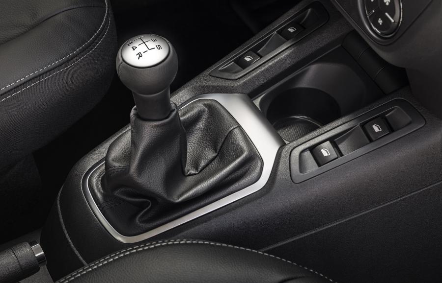 Детали интерьера Citroen C-Elysee 2016 года  (WW) (фото 22 из 43)